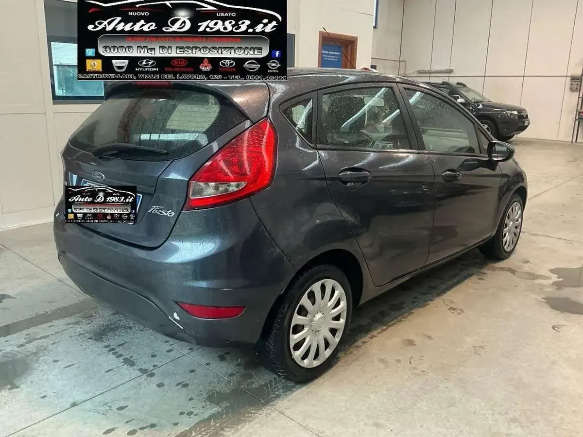 Usata Ford Fiesta Titanium 69 CV (50 kW) 2010 Grigio Berlina