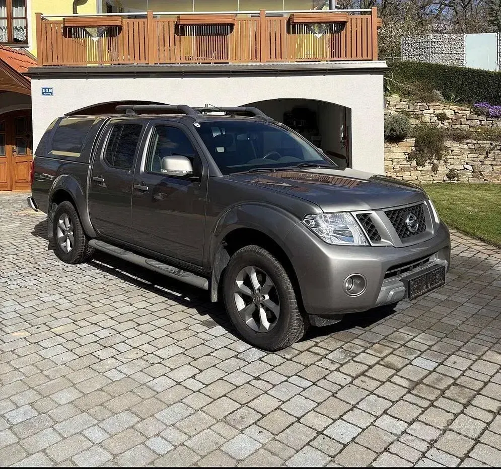 Usata Nissan Navara 190 CV (139 kW) 2015 Grigio Pick-up
