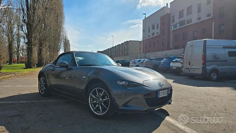 Usata Mazda MX5 Exclusive-Line 132 CV (97 kW) 2023 Grigio Cabrio