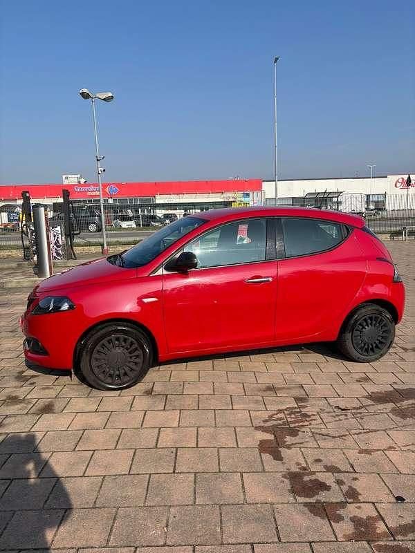 Usata Lancia Ypsilon Silver 69 CV (50 kW) 2021 Utilitaria