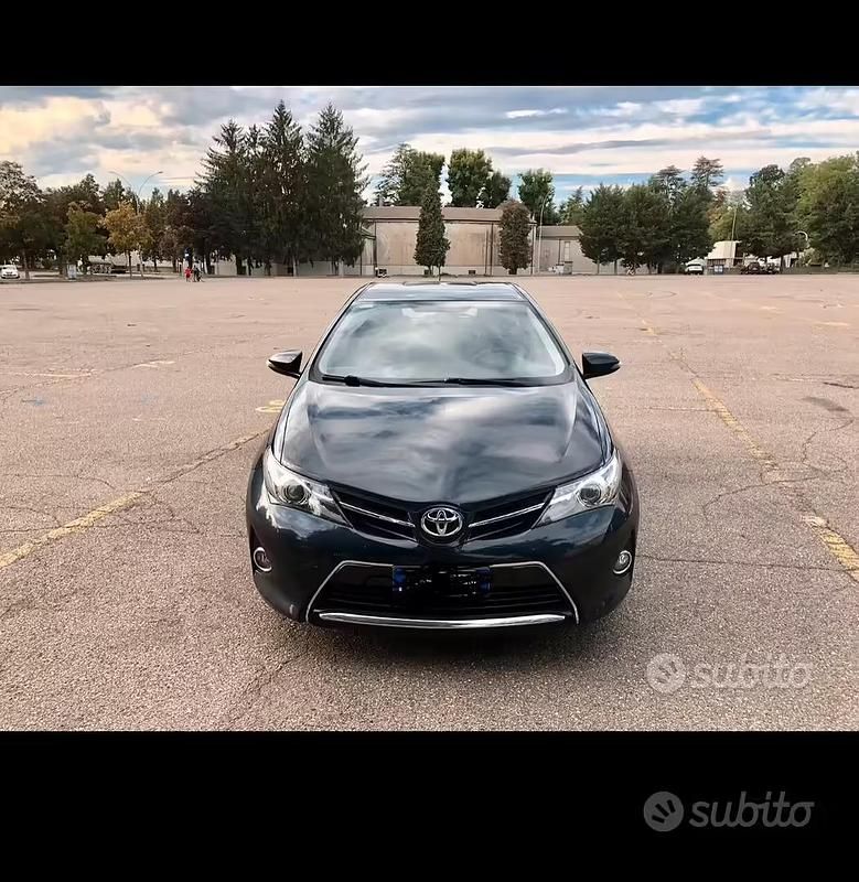 Usata Toyota Auris Active 2013 Blu Berlina
