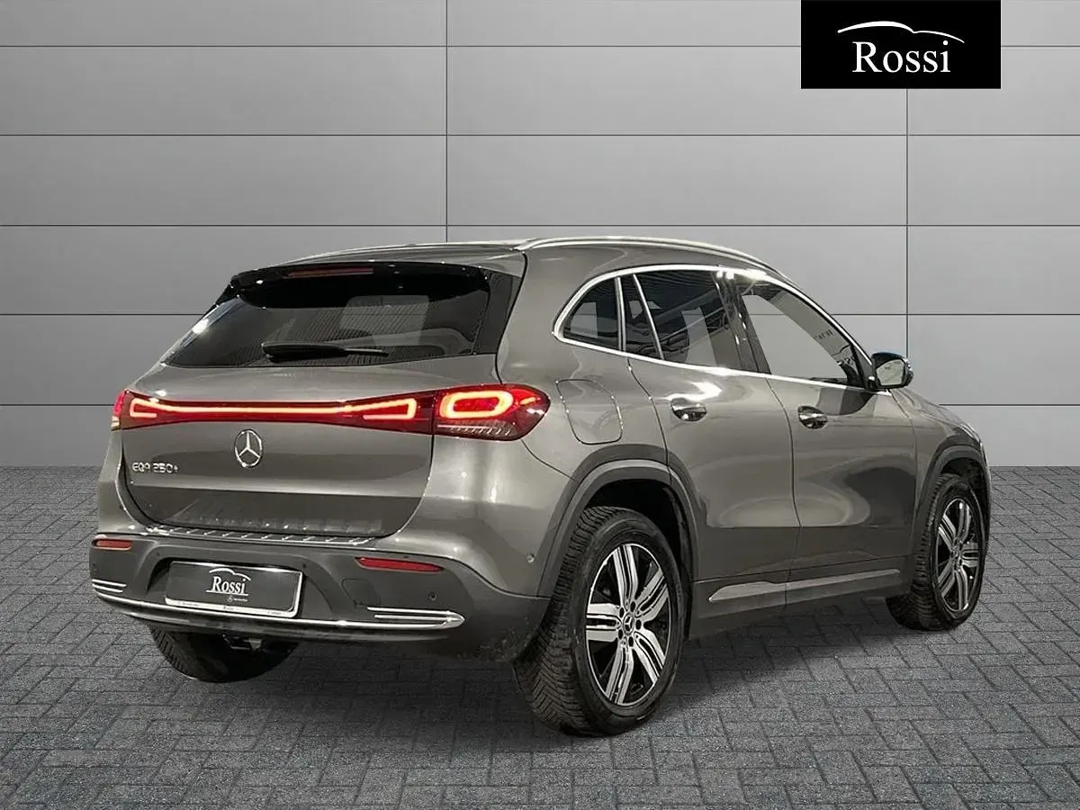 Usata Mercedes EQA250+ 94 kW (129 CV) 2023 Grigio medio metallizzato SUV