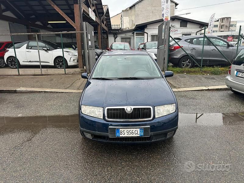 Blu Usata 2001 Skoda Fabia Comfort Tre volumi | 1990 € (Cara) - Immagine 1/4