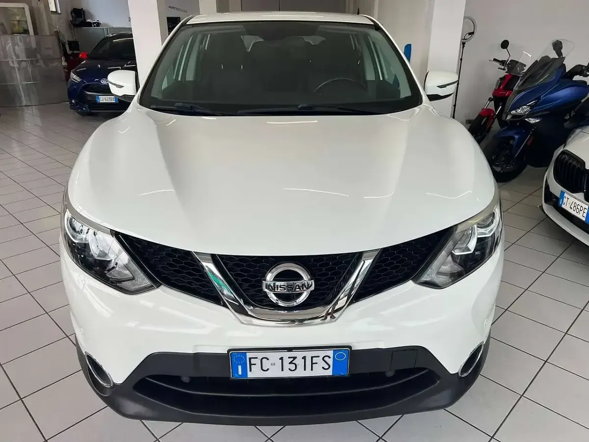 Usata Nissan Qashqai N-Connecta 110 CV (80 kW) 2015 Bianco SUV