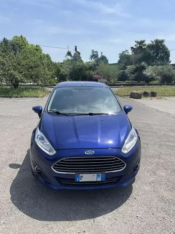 Usata Ford Fiesta Titanium 95 CV (69 kW) 2015 Blu/azzurro Utilitaria