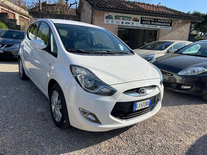 Usata Hyundai i20 Comfort 89 CV (65 kW) 2011 Bianco Utilitaria