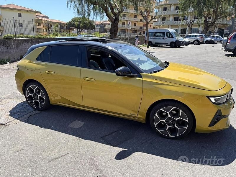 Usata Opel Astra Ultimate 131 CV (96 kW) 2022 Giallo Utilitaria