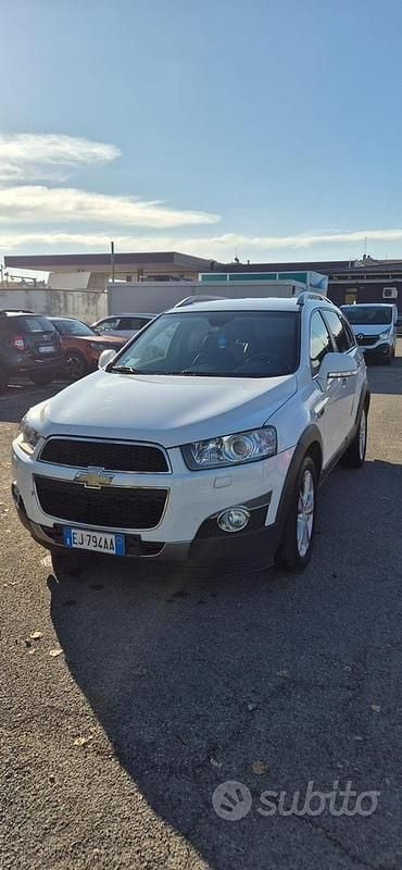 Bianco Usata 2011 Chevrolet Captiva SUV | 4000 € (Ottimo prezzo) - Immagine 1/4