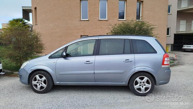 Usata Opel Zafira 150 CV (110 kW) 2008 Grigio Monovolume