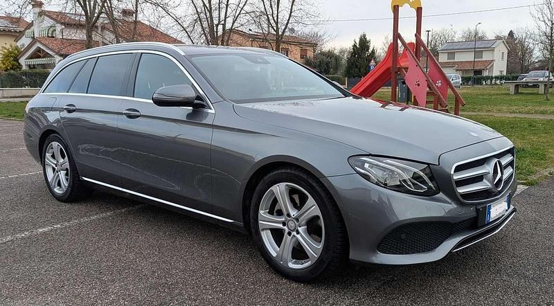 Usata Mercedes E220 Business 194 CV (142 kW) 2017 Grigio Station wagon