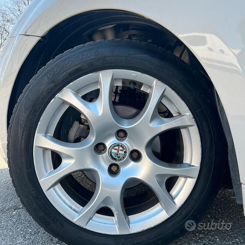 Usata Alfa Romeo MiTo Distinctive 105 CV (77 kW) 2010 Bianco Utilitaria