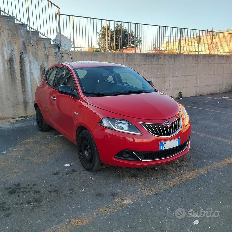 Usata Lancia Ypsilon 69 CV (50 kW) 2022 Rosso Utilitaria