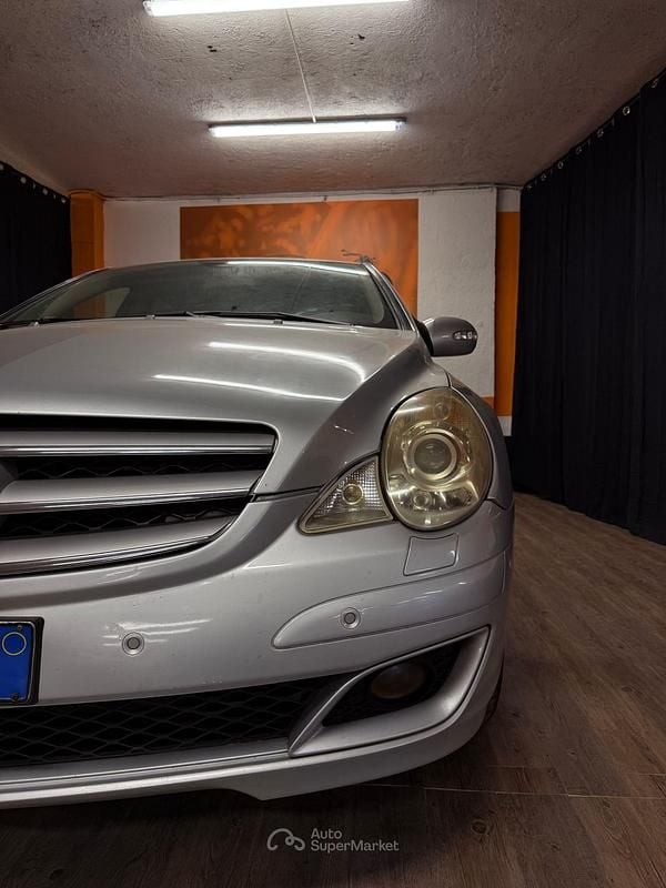 Usata Mercedes R320 224 CV (164 kW) 2007 Argento Monovolume