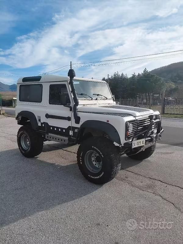 Usata Land Rover Defender 113 CV (83 kW) 1996 Bianco SUV