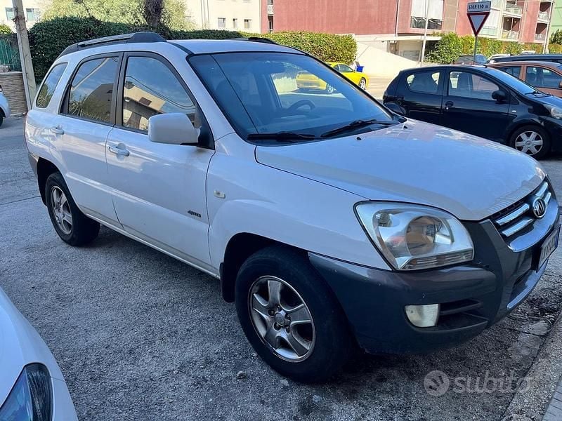 Usata Kia Sportage Active 113 CV (83 kW) 2005 Bianco SUV