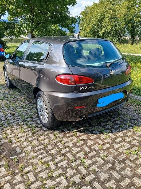 Usata Alfa Romeo 147 120 CV (88 kW) 2008 Grigio Utilitaria