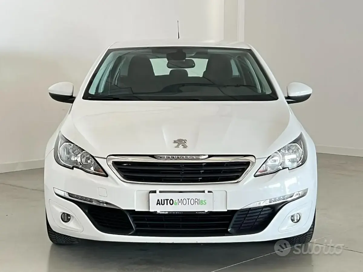 Usado Peugeot 308 Active 99 CV (72 kW) 2016 Blanco Familiar