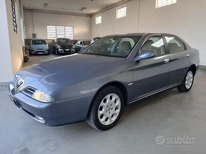 Usata Alfa Romeo 166 Progression 149 CV (109 kW) 2000 Grigio Berlina