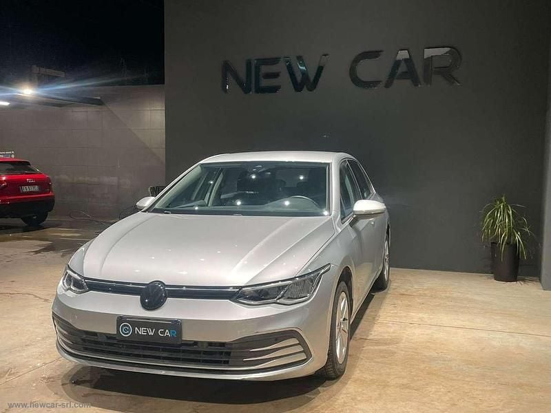 Usata VW Golf VIII Life 131 CV (96 kW) 2023 Argento Berlina
