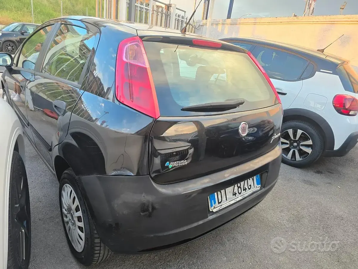 Usata Fiat Grande Punto Dynamic 69 CV (50 kW) 2008 Nero Utilitaria