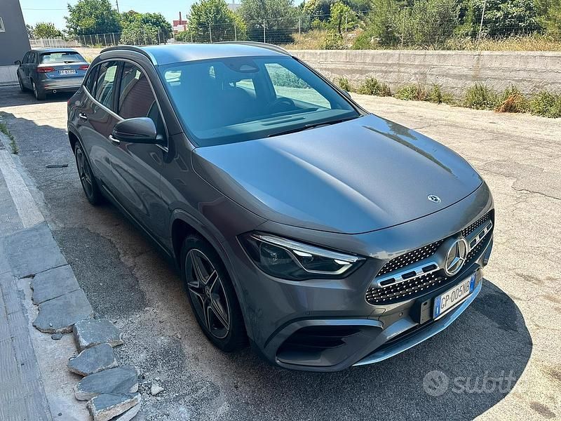 Usata Mercedes GLA200 Premium 150 CV (110 kW) 2023 Grigio SUV