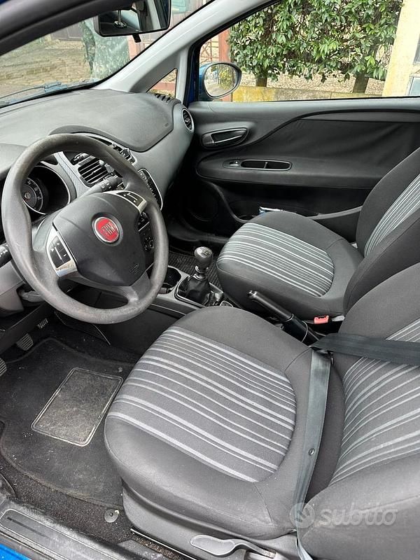 Usata Fiat Punto Evo Active 69 CV (50 kW) 2011 Blu Utilitaria