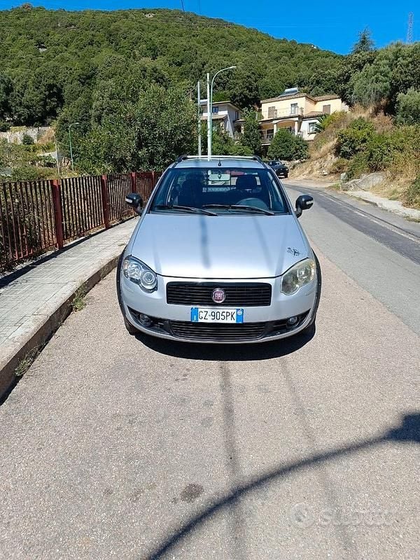 Grigio Usata 2012 Fiat Strada Pick-up | 8899 € (Buon prezzo) - Immagine 1/4