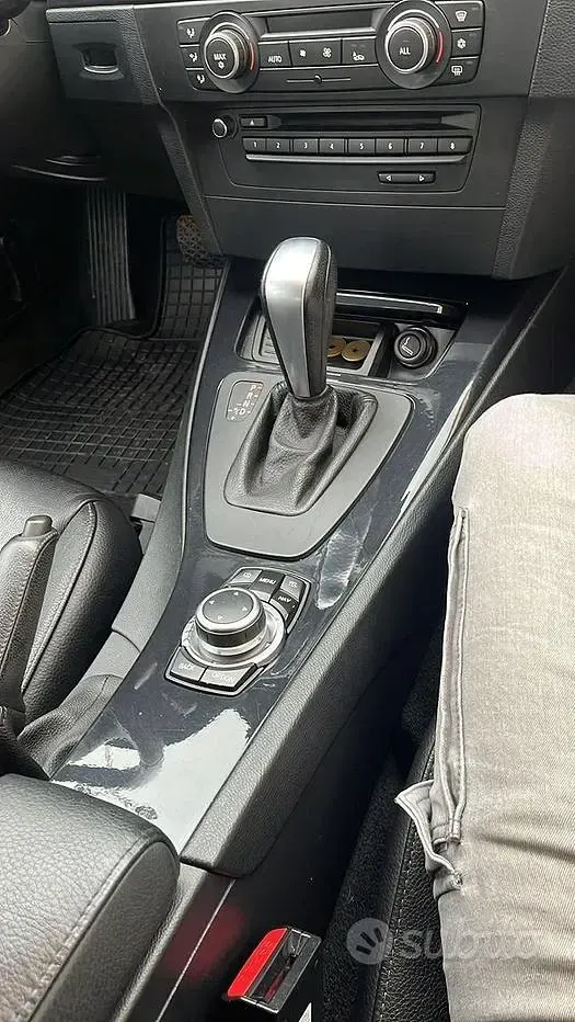 Usata BMW 318 143 CV (105 kW) 2012 Nero Station wagon