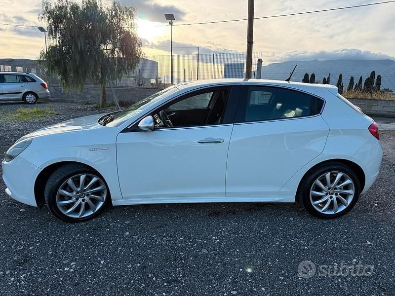 Usata Alfa Romeo Giulietta Distinctive 105 CV (77 kW) 2011 Bianco Berlina