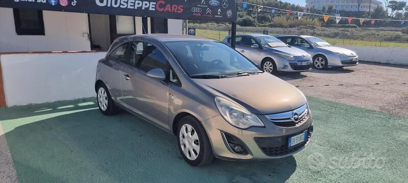 Usata Opel Corsa 69 CV (50 kW) 2011 Marrone Berlina