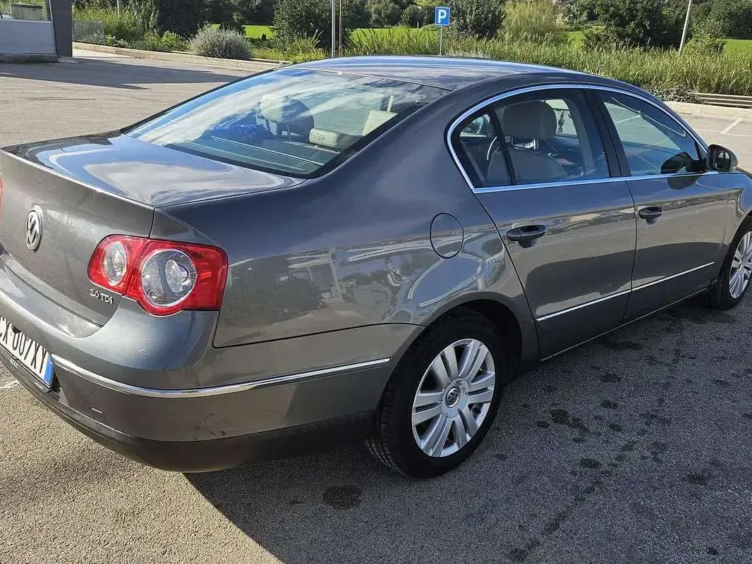 Usata VW Passat Highline 140 CV (102 kW) 2005 Berlina