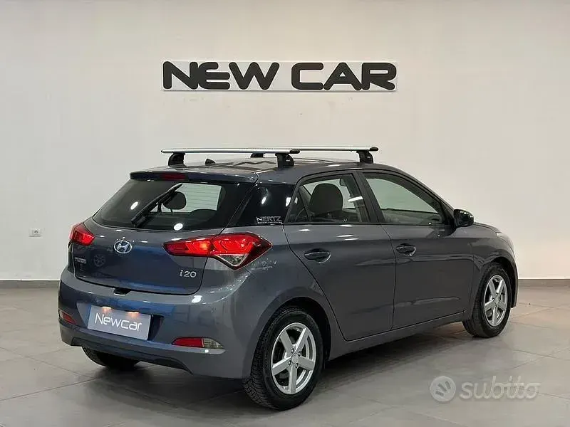 Usata Hyundai i20 Comfort 75 CV (55 kW) 2015 Grigio Berlina