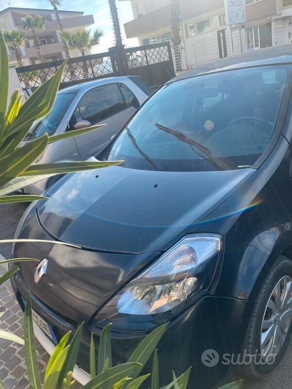 Usata 2011 Renault Clio II Due volumi | 1800 € (Super prezzo) - Immagine 1/3