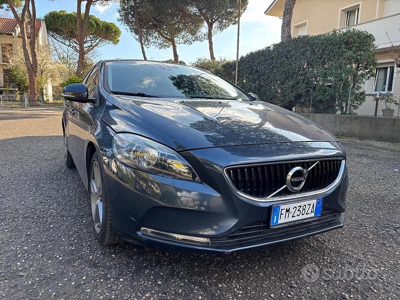 Usata Volvo V40 2017 Blu Berlina