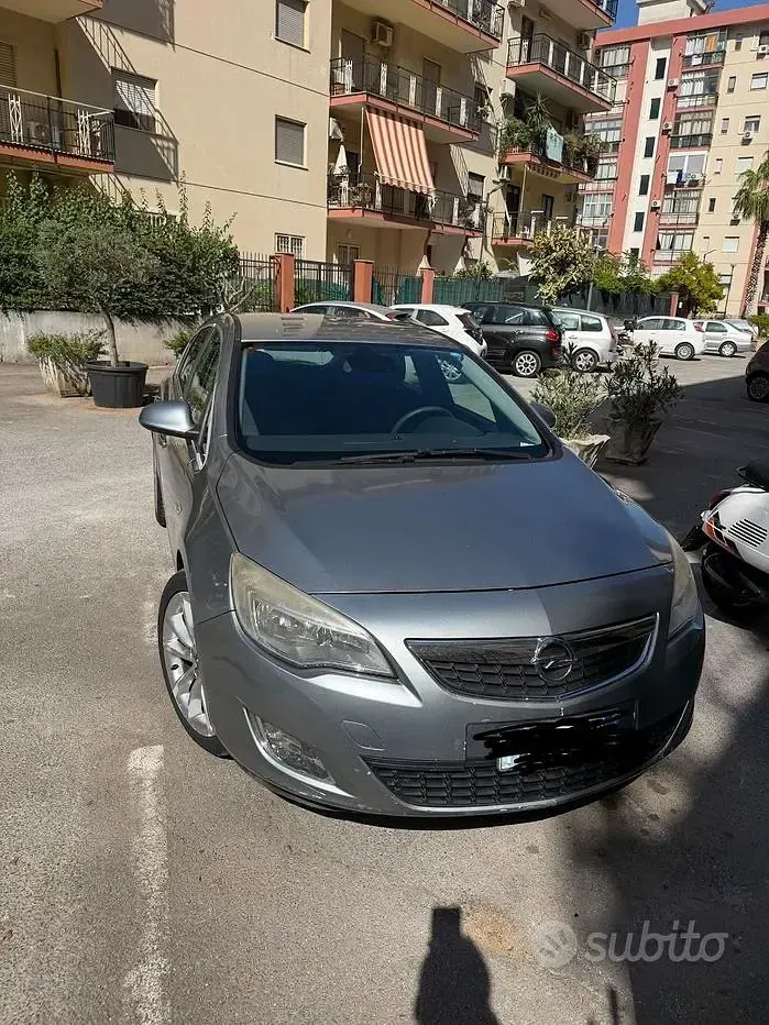 Usata Opel Astra 131 CV (96 kW) 2012 Grigio Berlina
