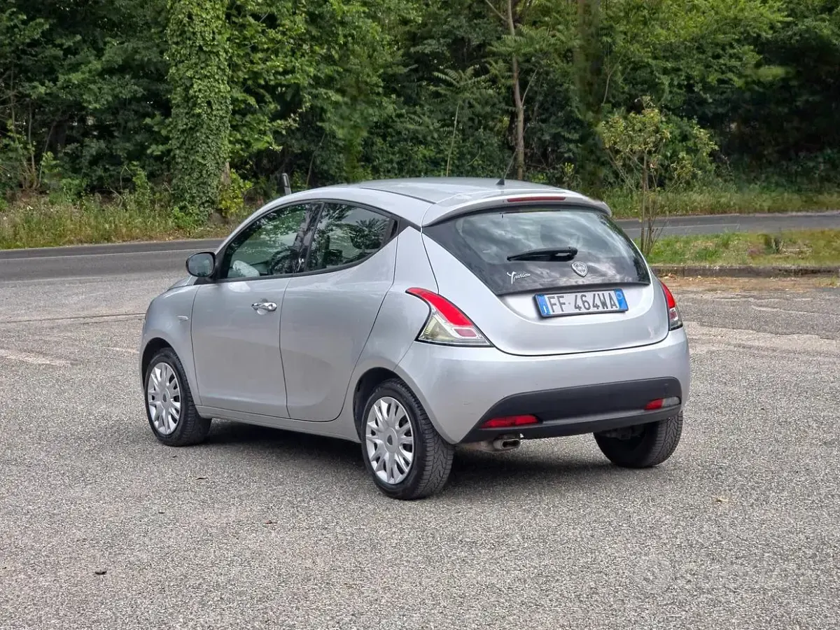 Usata Lancia Ypsilon Silver 69 CV (50 kW) 2014 Grigio Utilitaria