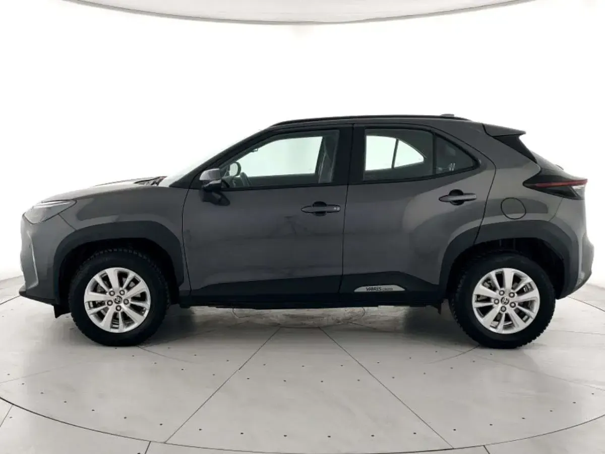 Usata Toyota Yaris Cross Active 92 CV (67 kW) 2023 Grigio SUV