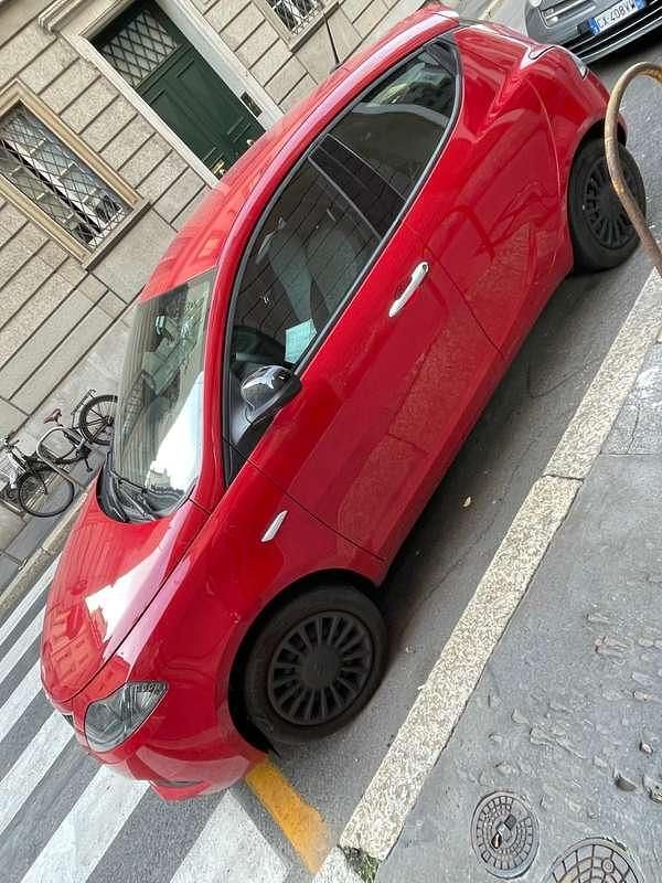 Usata Lancia Ypsilon Silver 69 CV (50 kW) 2022 Rosso Utilitaria