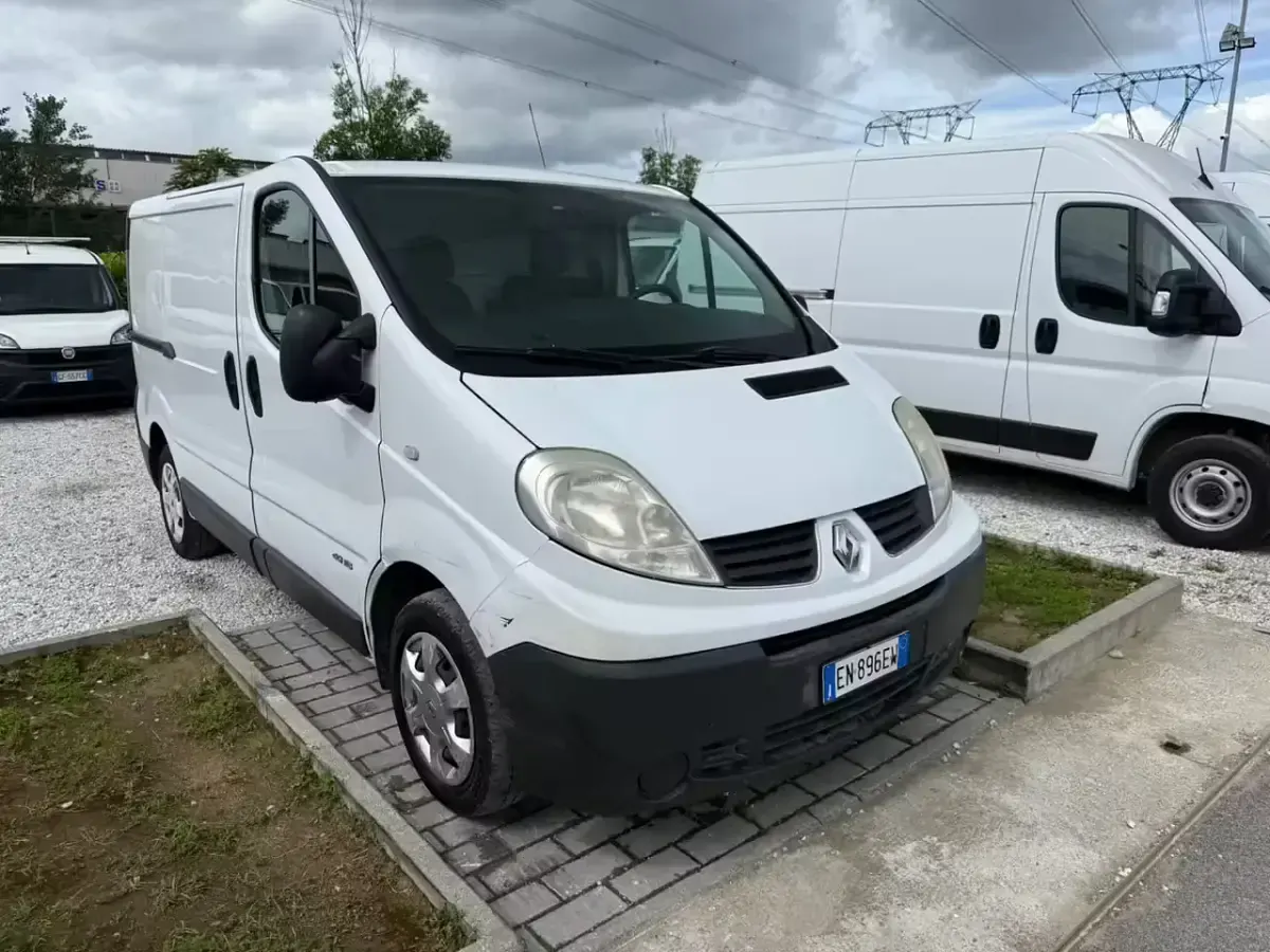 Begagnad Renault Trafic 114 HK (83 kW) 2012 Vit Minibuss