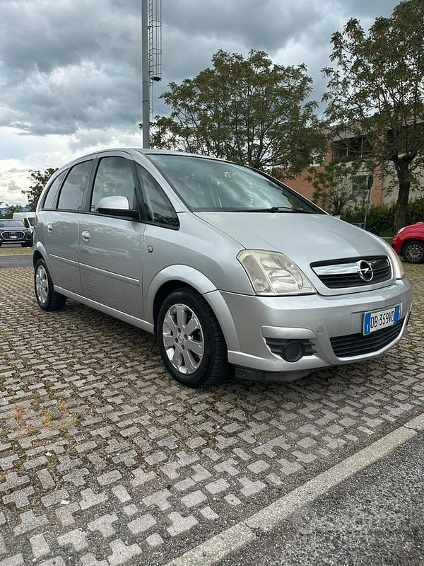 Usata Opel Meriva Cosmo 90 CV (66 kW) 2007 Grigio Monovolume