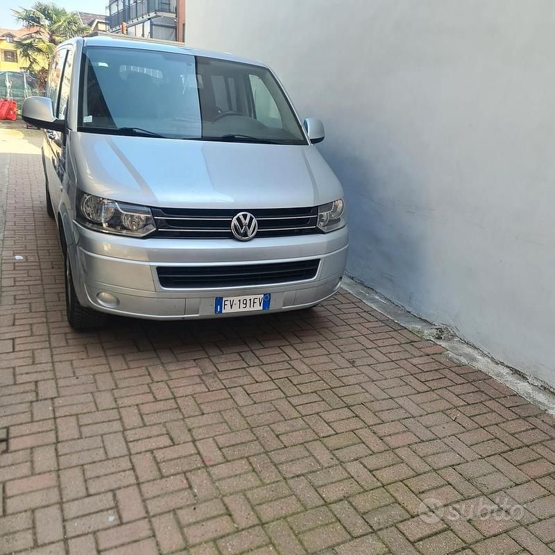 Usata VW Caravelle 140 CV (102 kW) 2012 Grigio Monovolume