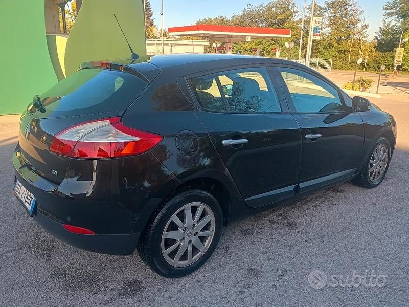 Usata Renault Mégane 100 CV (73 kW) 2009 Nero Berlina