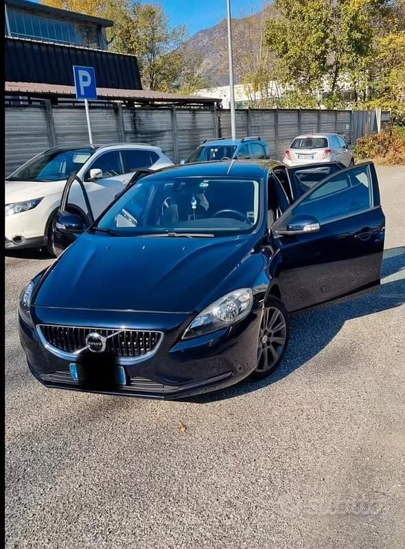 Usata Volvo V40 2016 Blu Berlina