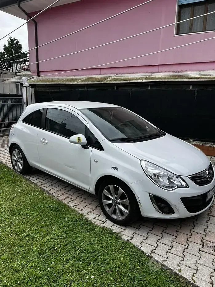 Usata Opel Corsa 75 CV (55 kW) 2012 Bianco Utilitaria