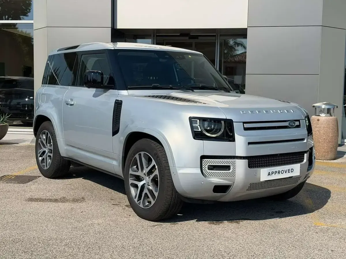 Usata Land Rover Defender 249 CV (183 kW) 2023 Argento SUV