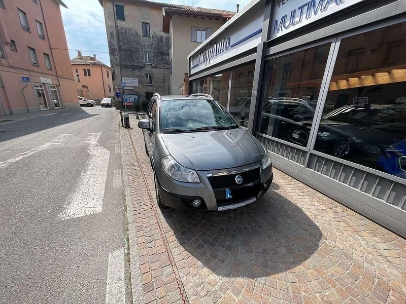 Usata Fiat Sedici Dynamic 107 CV (78 kW) 2007 Grigio SUV