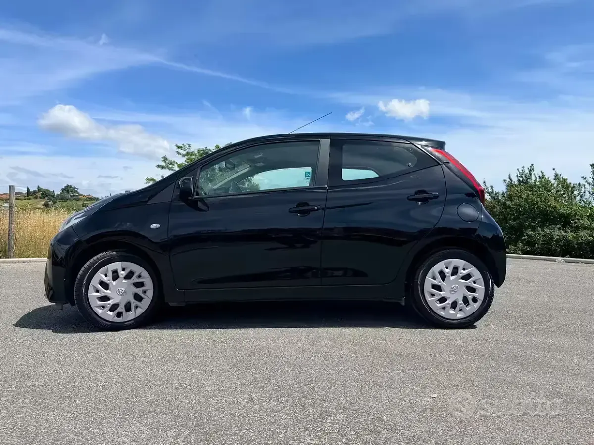 Begagnad Toyota Aygo Cool 72 HK (52 kW) 2019 Svart Halvkombi
