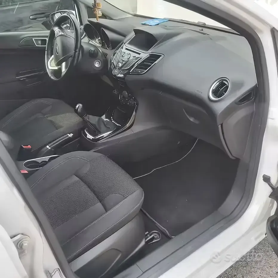 Usata Ford Fiesta 95 CV (69 kW) 2016 Bianco Utilitaria