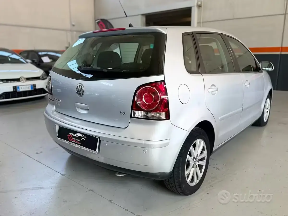 Usata VW Polo Comfortline 80 CV (58 kW) 2008 Grigio Utilitaria