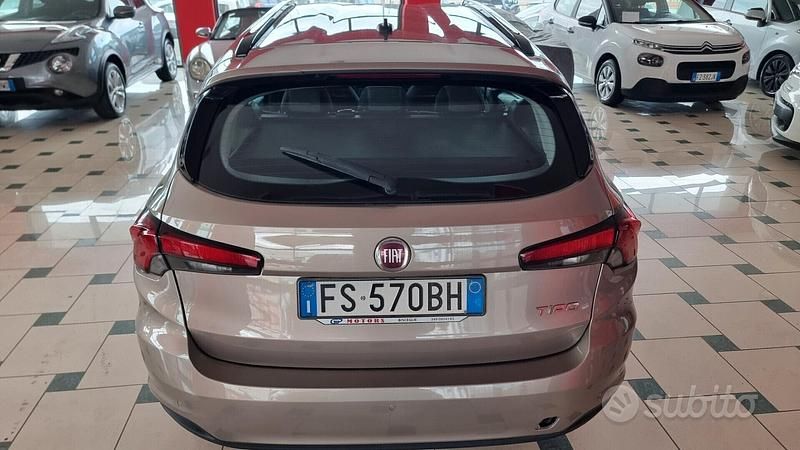 Usata Fiat Tipo Lounge 120 CV (88 kW) 2018 Marrone Station wagon